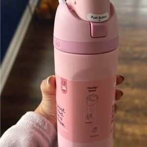 New 24 oz Pink Owala from their Neutrals Drop! Color: Rosy Quartz
